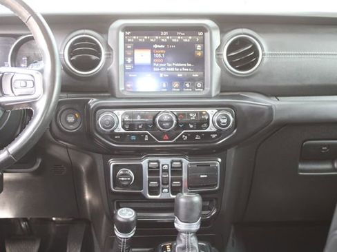 Used 2022 Jeep Wrangler Unlimited Sahara w/ Cold Weather Group image 17