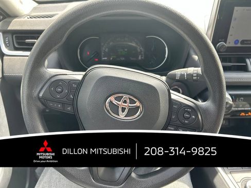 Used 2025 Toyota RAV4 XLE AWD/4WD image 2