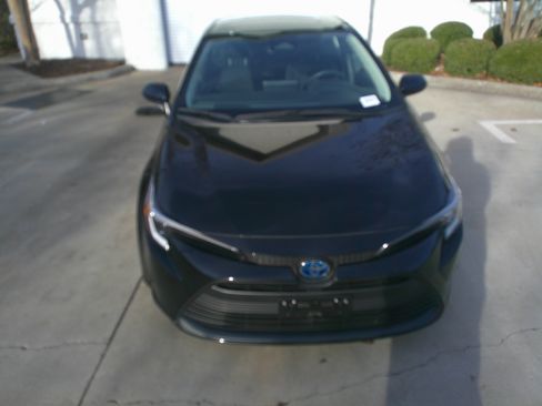 Used 2024 Toyota Corolla LE image 3