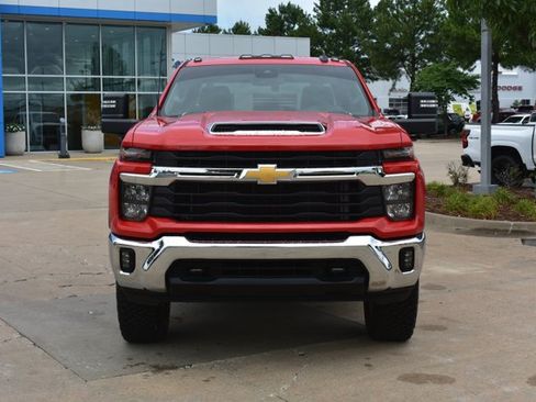 Used 2024 Chevrolet Silverado 2500 LT w/ Convenience Package AWD/4WD image 2