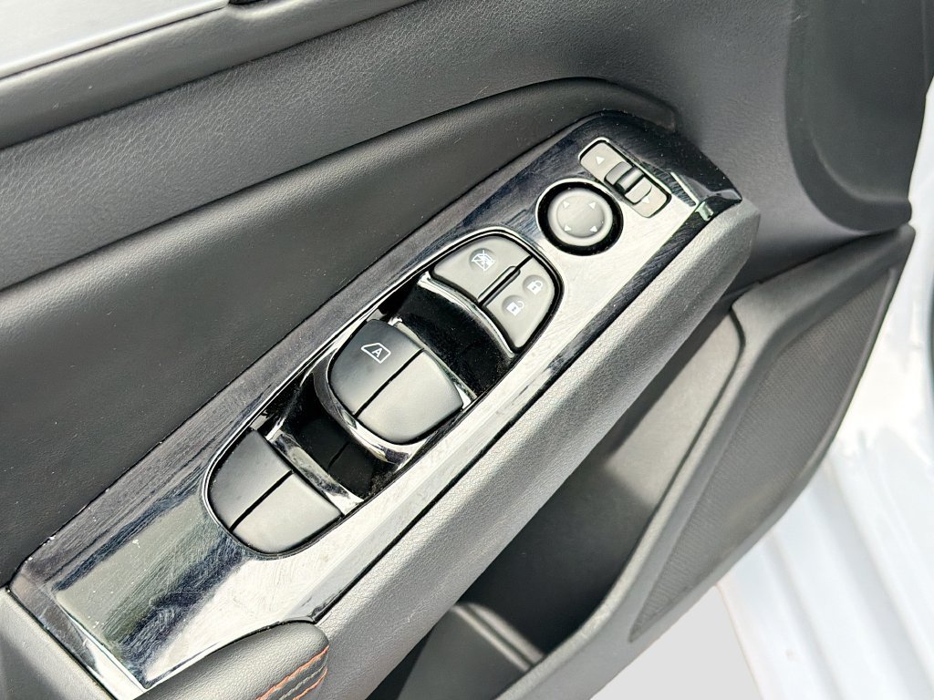 Used 2025 Nissan Altima 2.5 SR FWD image 17