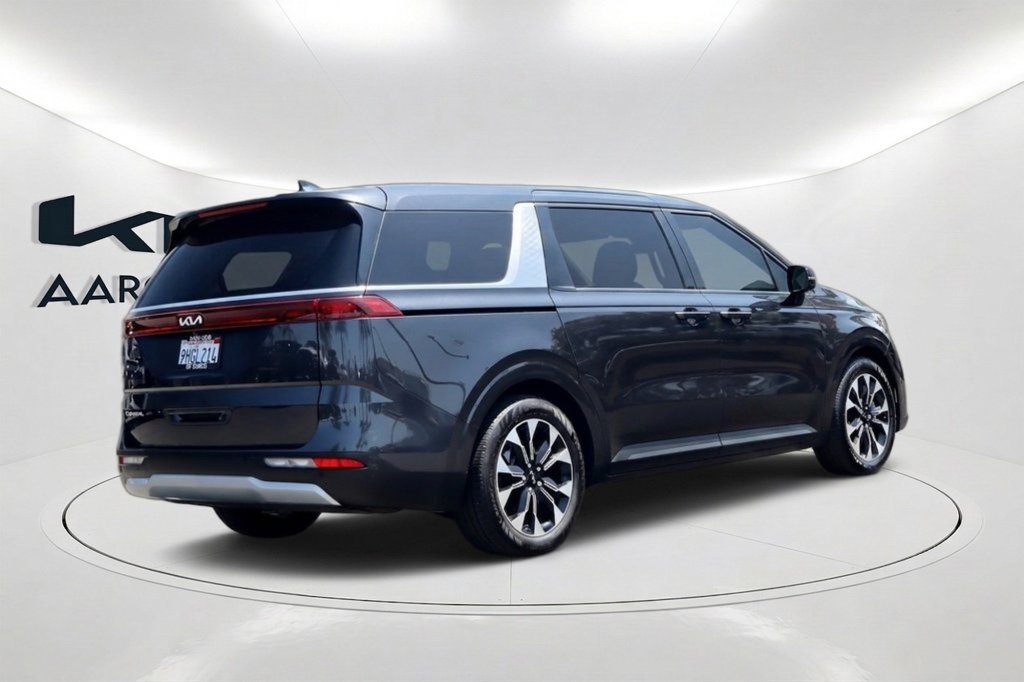 Used 2024 Kia Carnival EX FWD image 4