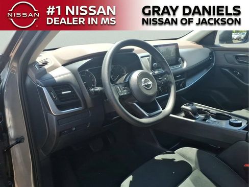 Used 2023 Nissan Rogue S AWD/4WD image 10