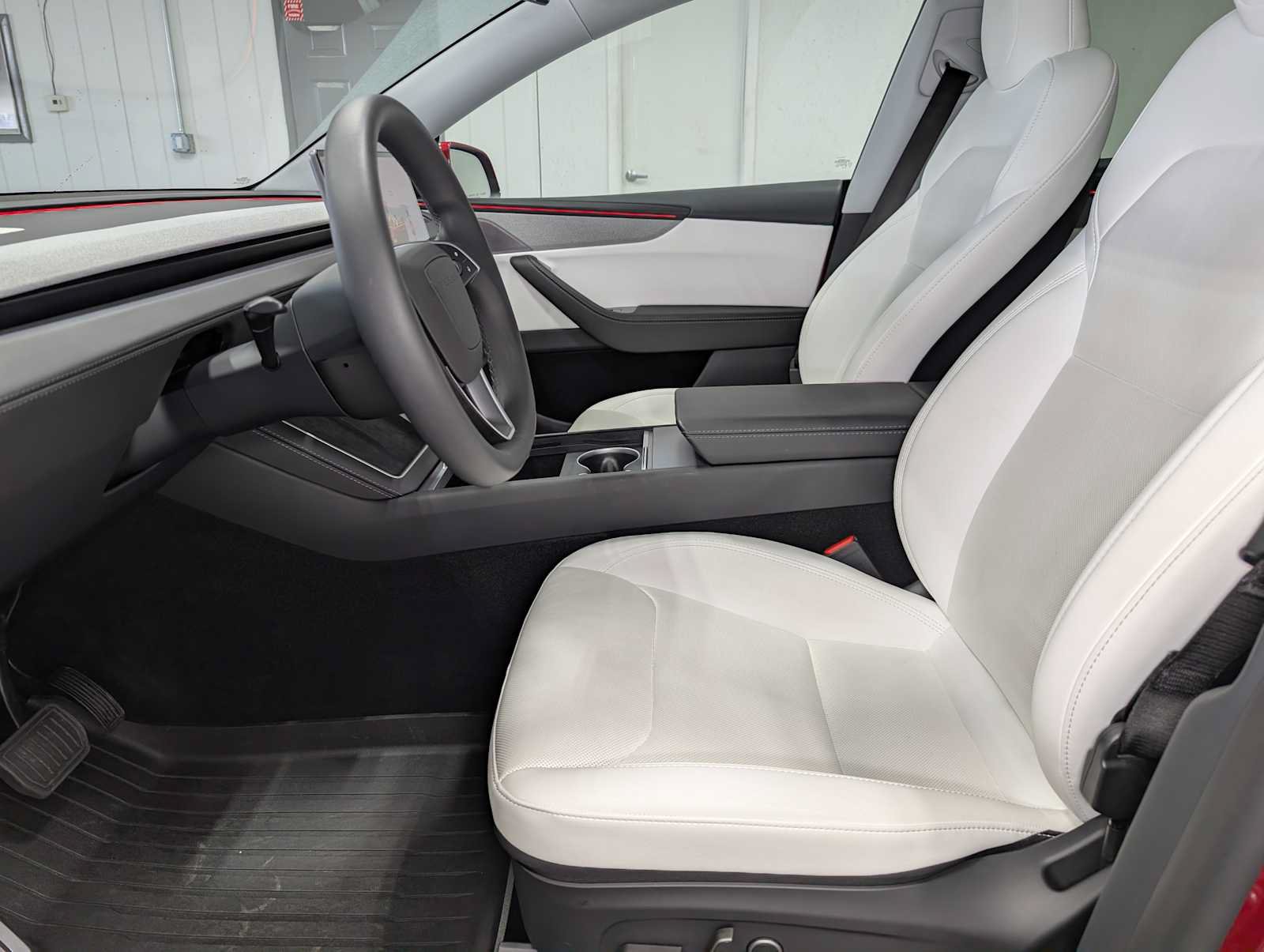 Used 2026 Tesla Model Y AWD image 4