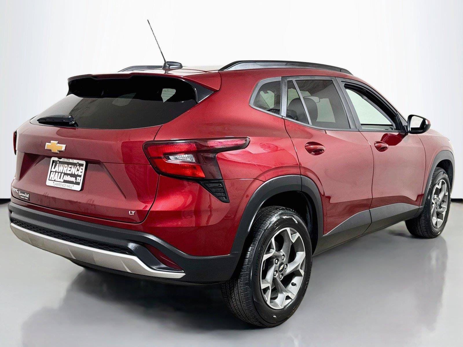 Used 2025 Chevrolet Trax LT FWD image 4