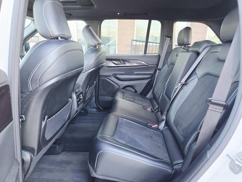 Used 2023 Jeep Grand Cherokee Altitude image 13