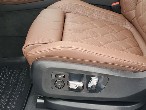 New 2026 BMW X7 xDrive40i w/ Premium Package image 9