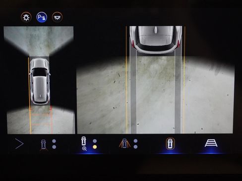 New 2026 Chevrolet Equinox ACTIV w/ Convenience Package III FWD image 35