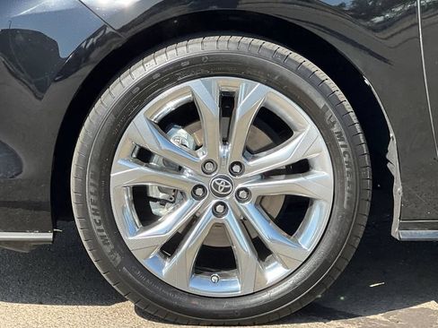 Certified 2023 Toyota Sienna Platinum FWD image 32