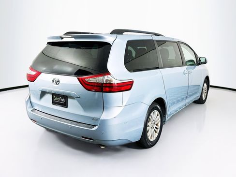Used 2016 Toyota Sienna XLE image 9