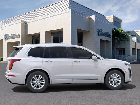 New 2025 Cadillac XT6 Luxury image 5