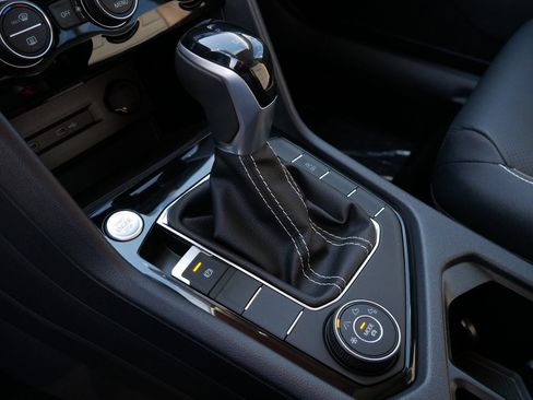 Used 2024 Volkswagen Taos SEL image 24