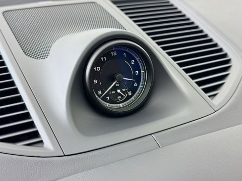 New 2026 Porsche Macan image 17