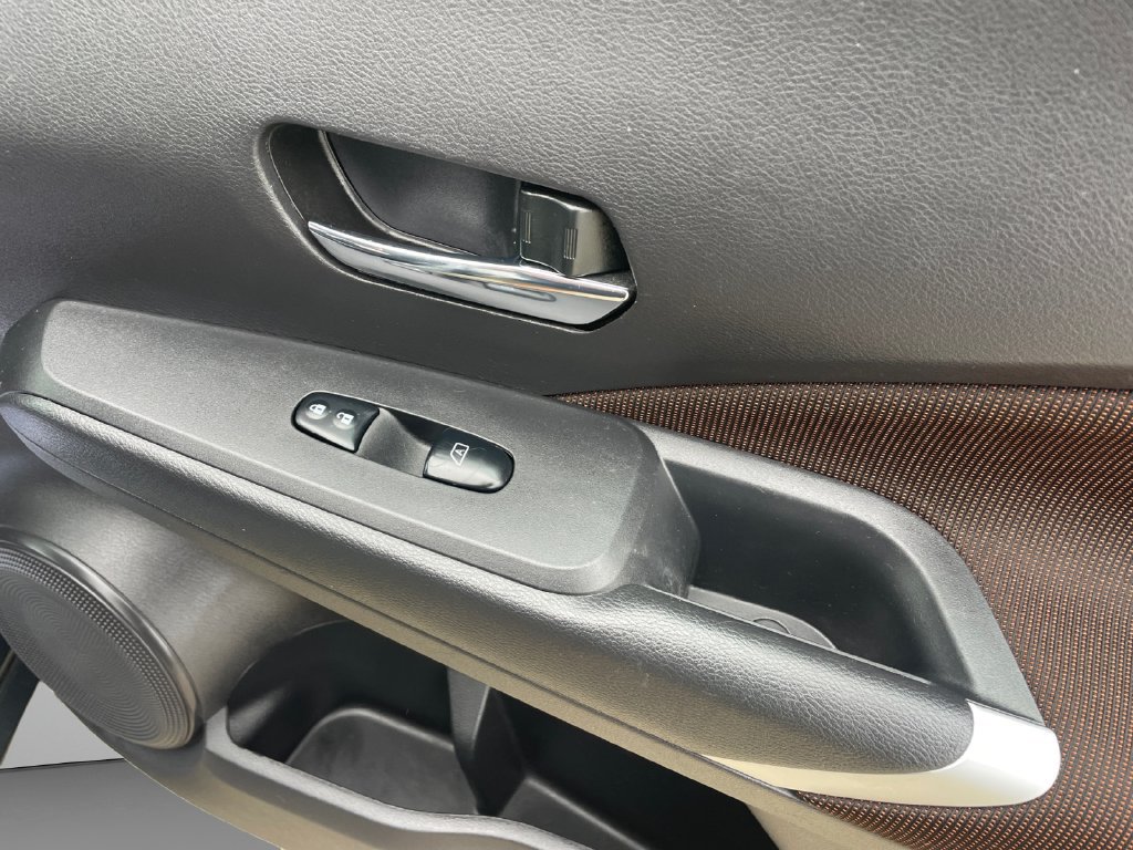 Used 2023 Nissan Kicks SR FWD image 12