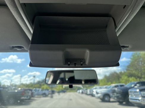 Used 2018 Volkswagen Tiguan S image 29