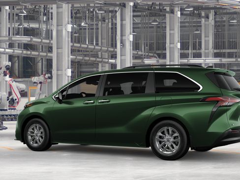 New 2026 Toyota Sienna XLE FWD image 5