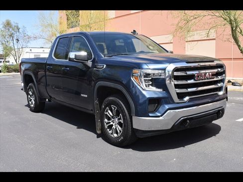 Used 2020 GMC Sierra 1500 SLE image 2