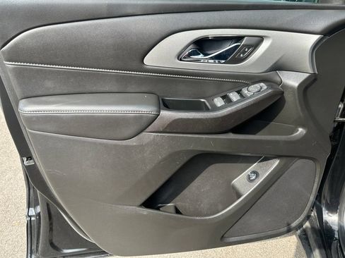 Used 2024 Chevrolet Traverse LT FWD image 18