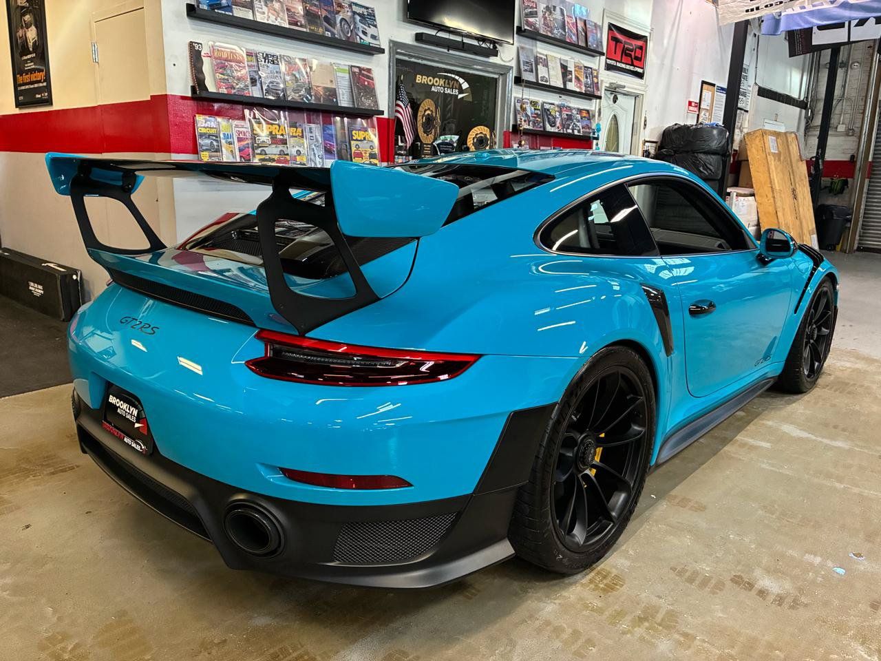 Used 2018 Porsche 911 GT2 RS RWD image 9