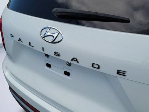 Used 2023 Hyundai Palisade SEL w/ Premium Package FWD image 5