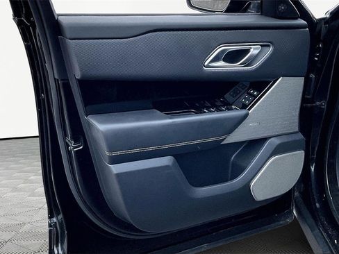 Used 2021 Land Rover Range Rover Velar R-Dynamic S image 22