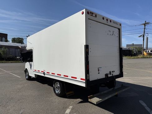 Used 2018 Chevrolet Express 3500 w/ Driver Convenience Package image 3