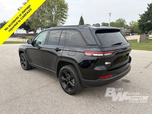 Used 2023 Jeep Grand Cherokee Altitude AWD/4WD image 4