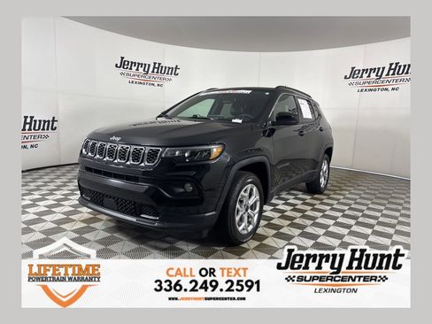 Used 2025 Jeep Compass Latitude w/ Sun & Sound Group image 1
