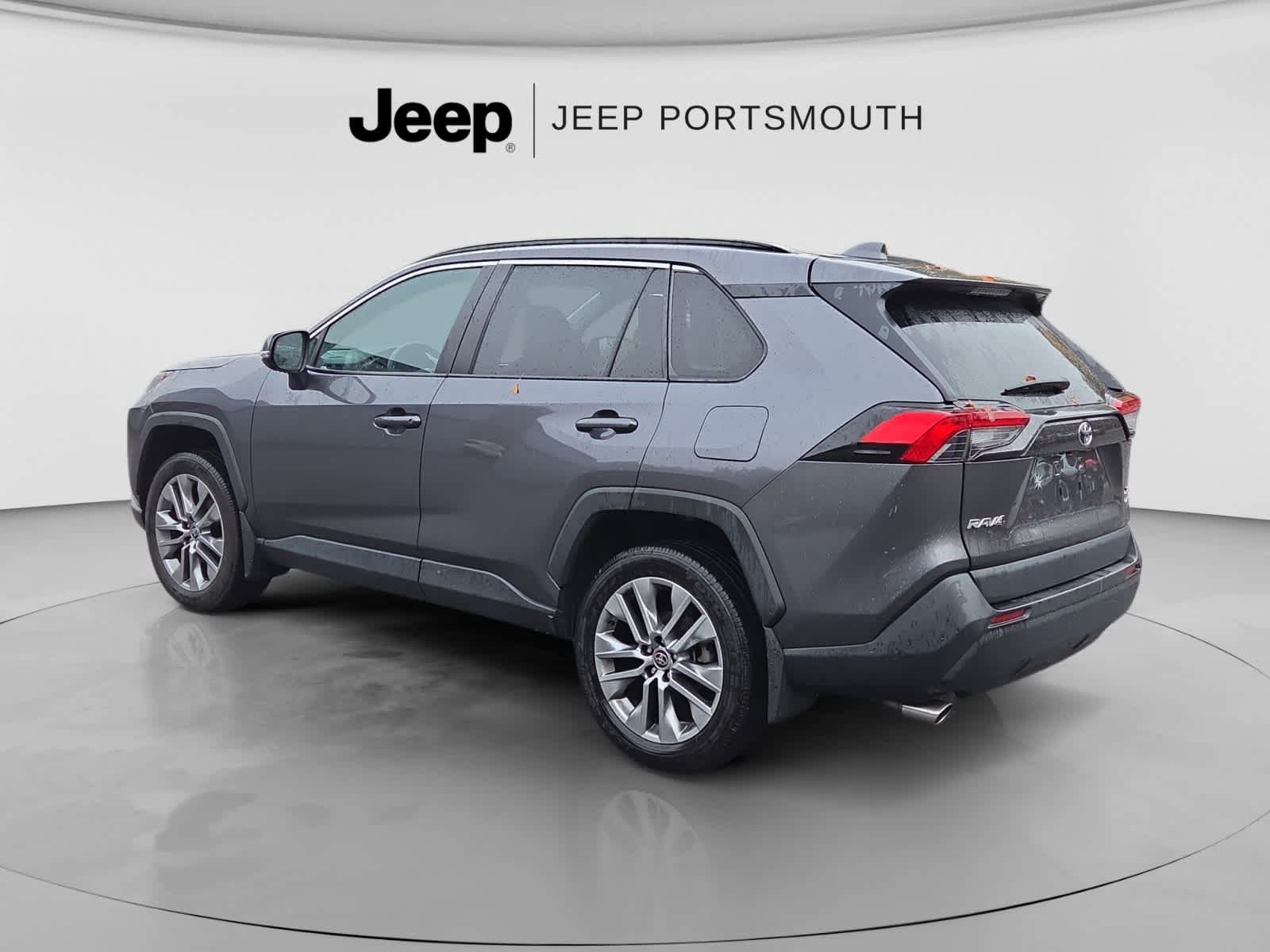 Used 2022 Toyota RAV4 XLE Premium AWD/4WD image 10
