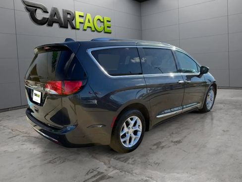 Used 2020 Chrysler Pacifica Touring-L FWD image 9