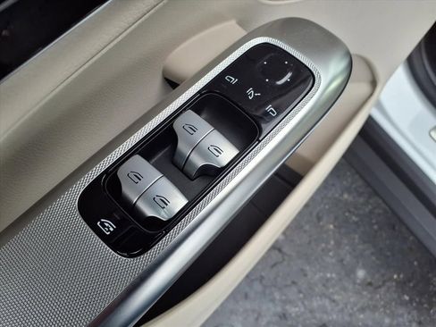 Used 2024 Mercedes-Benz GLC 300 4MATIC image 21