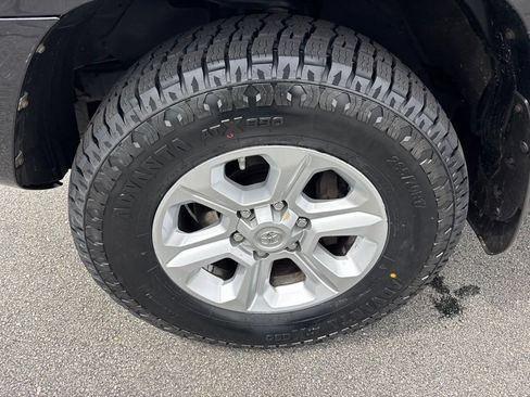Used 2020 Toyota 4Runner SR5 AWD/4WD image 10