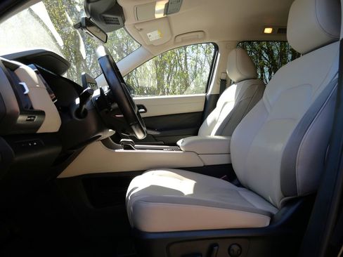 Used 2023 Nissan Pathfinder SL AWD/4WD image 13