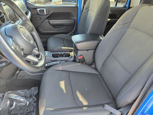 Used 2022 Jeep Gladiator Sport image 23