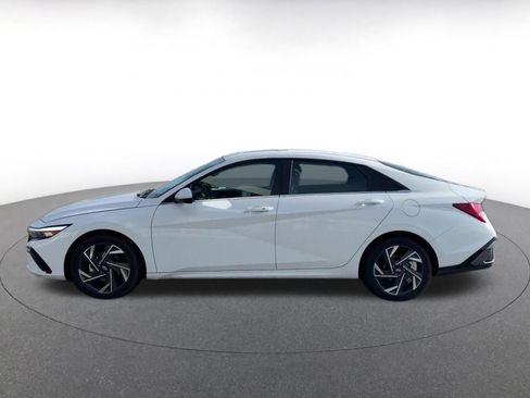 Used 2025 Hyundai Elantra SEL image 9
