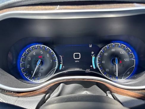 Used 2023 Chrysler Pacifica Limited FWD image 17