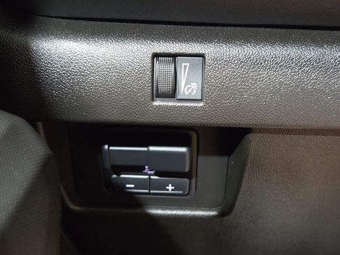 Used 2024 Chevrolet Colorado LT w/ LT Convenience Package II image 25