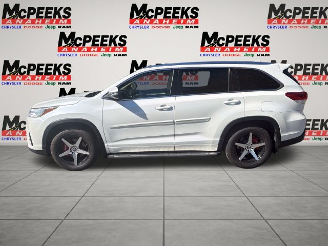 Used 2017 Toyota Highlander XLE AWD/4WD image 2