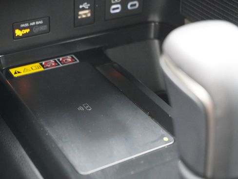 Used 2025 Toyota Camry SE image 24