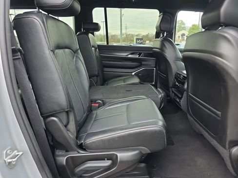 Used 2024 Jeep Wagoneer Series II w/ Flexible Seating Group RWD image 15