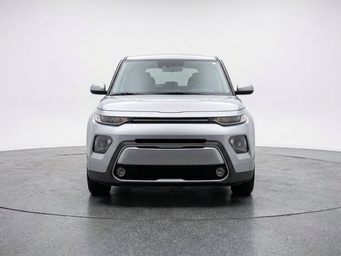 Used 2025 Kia Soul LX w/ LX Technology Package FWD image 2