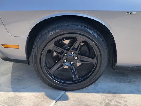 Used 2014 Dodge Challenger SXT RWD image 8