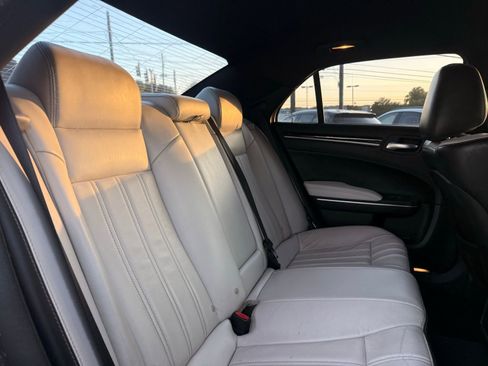 Used 2018 Chrysler 300 S RWD image 30