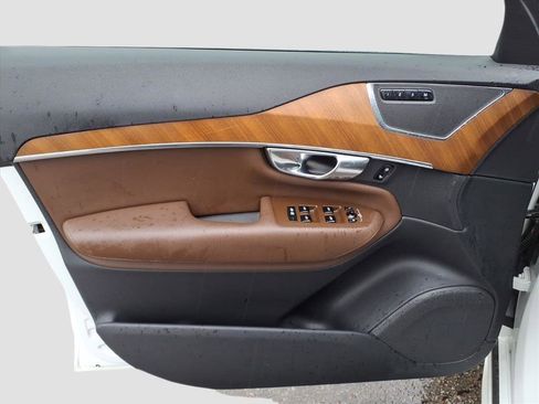 Used 2022 Volvo XC90 T6 Momentum image 15