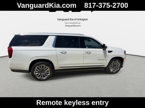 Used 2023 GMC Yukon XL Denali Ultimate AWD/4WD image 10