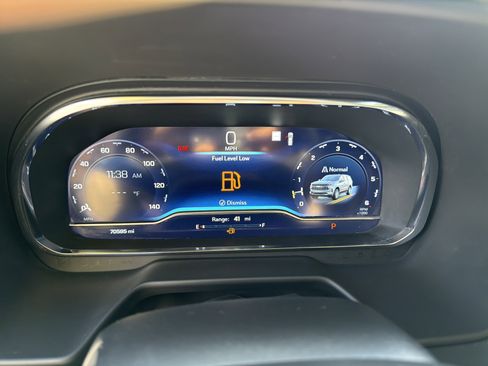 Used 2022 Chevrolet Suburban LT image 28