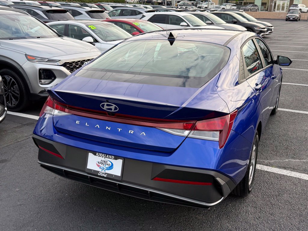 Used 2025 Hyundai Elantra SE FWD image 7