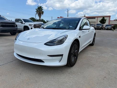 Used 2021 Tesla Model 3 Standard Range Plus RWD image 3