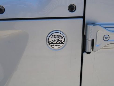 Used 2022 Jeep Wrangler Unlimited Sahara w/ Cold Weather Group AWD/4WD image 9
