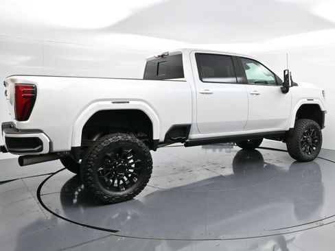 Used 2025 GMC Sierra 2500 Denali Ultimate image 3